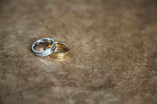 Quels sont les styles de bagues homme en argent les plus populaires ?