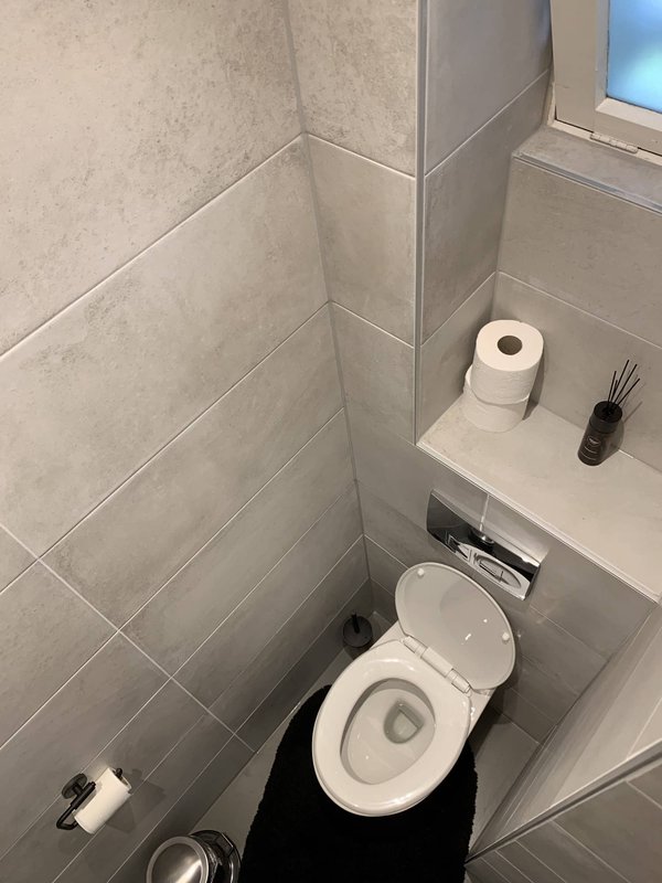 Comment décorer de petits WC efficacement?