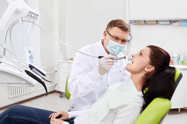 Trouver le meilleur dentiste à Brossard : conseils et astuces